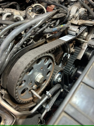 Timing belt on a 2.0 TDI VW